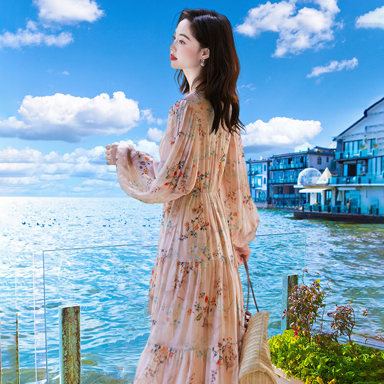 法式高级感气质长袖碎花仙女连衣裙女夏季设计感长裙度假风沙滩裙