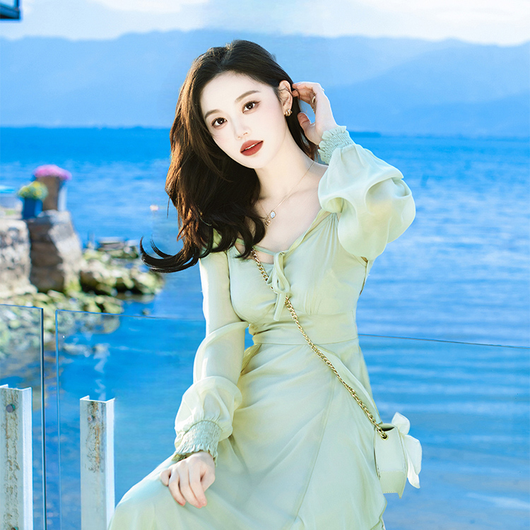 吊带连衣裙两件套2025新款法式收腰小众设计长裙子旅游沙滩裙夏