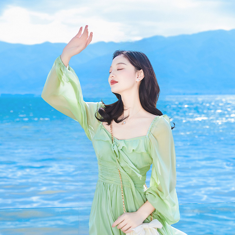 绿色连衣裙女夏季2025新款韩版显瘦小个子雪纺短裙海边度假沙滩裙
